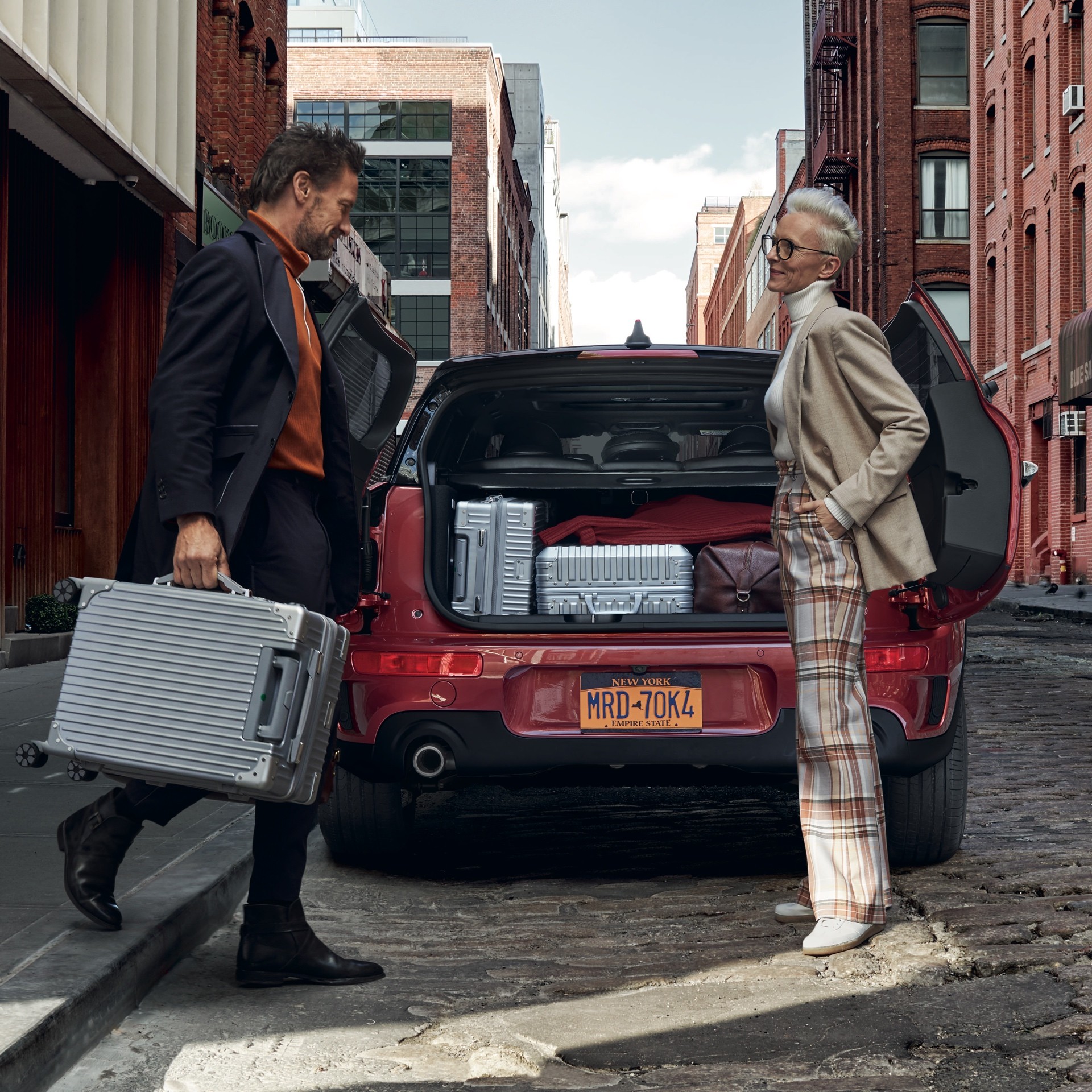 MINI Clubman - kırmızı ve siyah - tüm bagaj MINI Clubman - kırmızı ve siyah - tüm bagaj